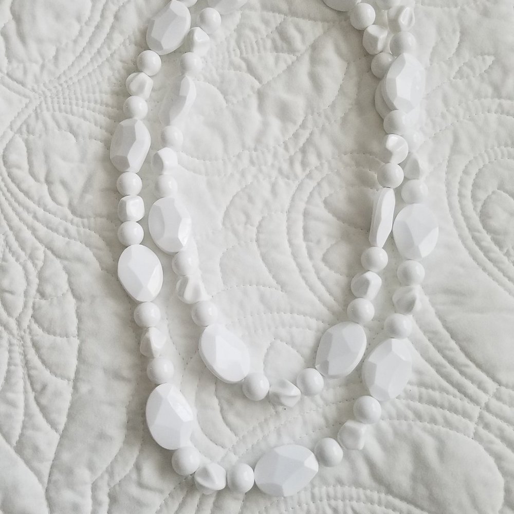 Fashion Jewelry Necklace Long Length Chunky White Beads Necklace Plastic 21"